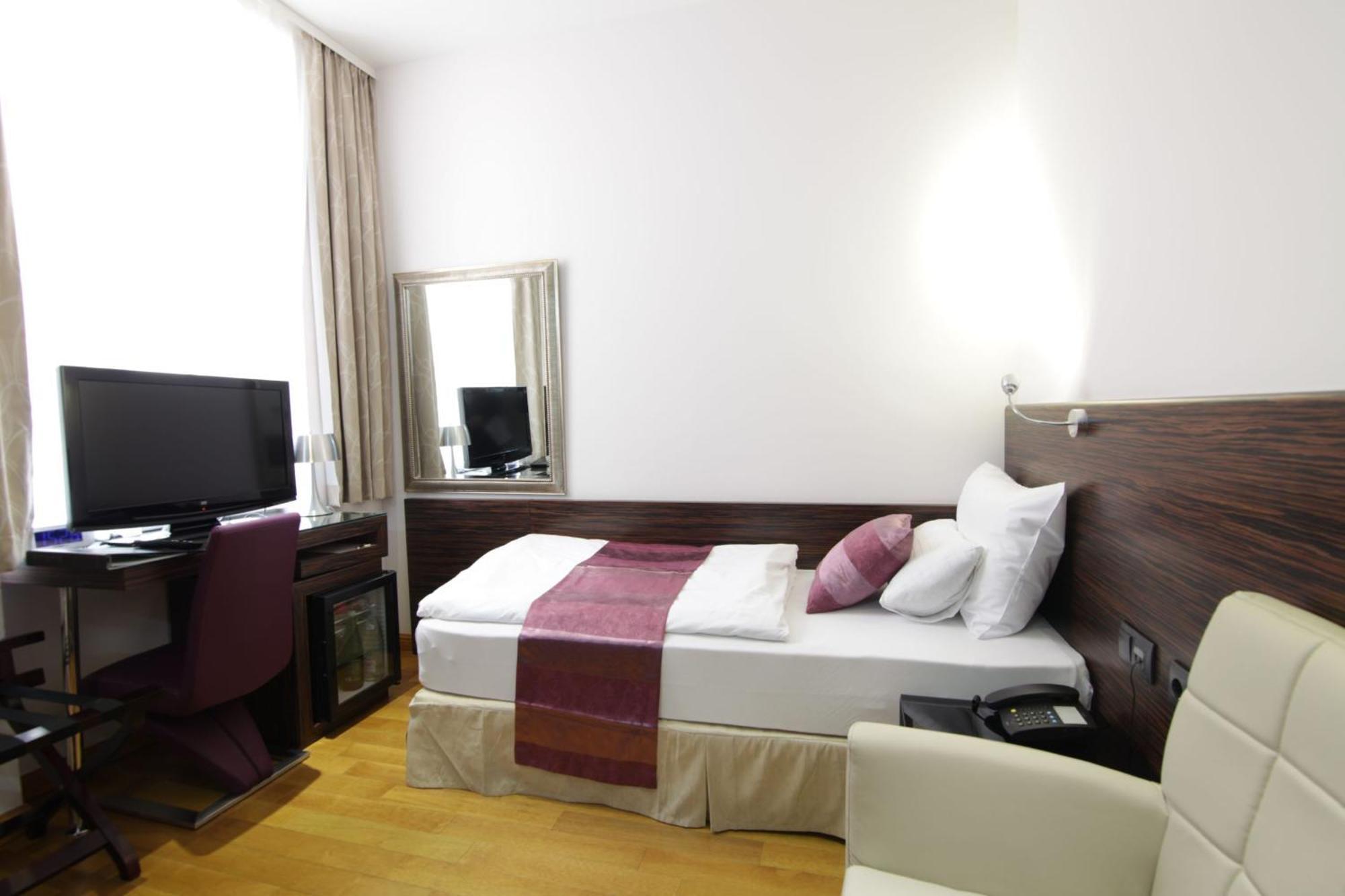 Classic Single Room,917378611:JPEG
