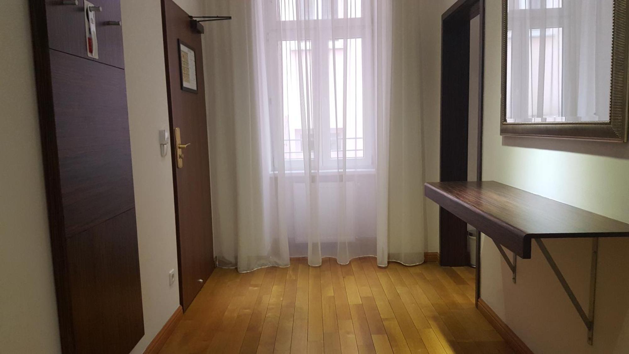 Classic Queen Room,1295653669:JPEG